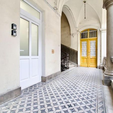 Standard Apartment By Hi5-St. King Mini Studio Budapeste Exterior foto