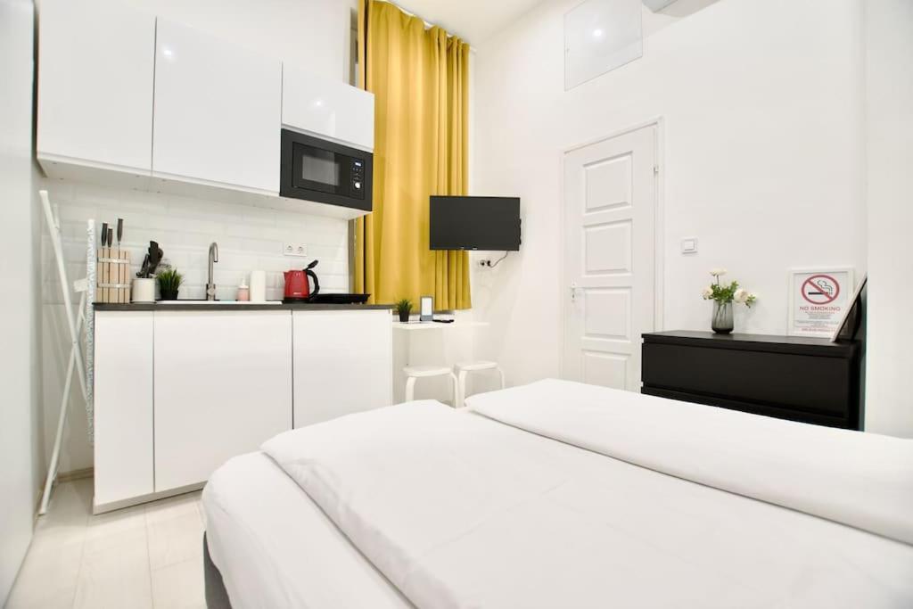 Standard Apartment By Hi5-St. King Mini Studio Budapeste Exterior foto