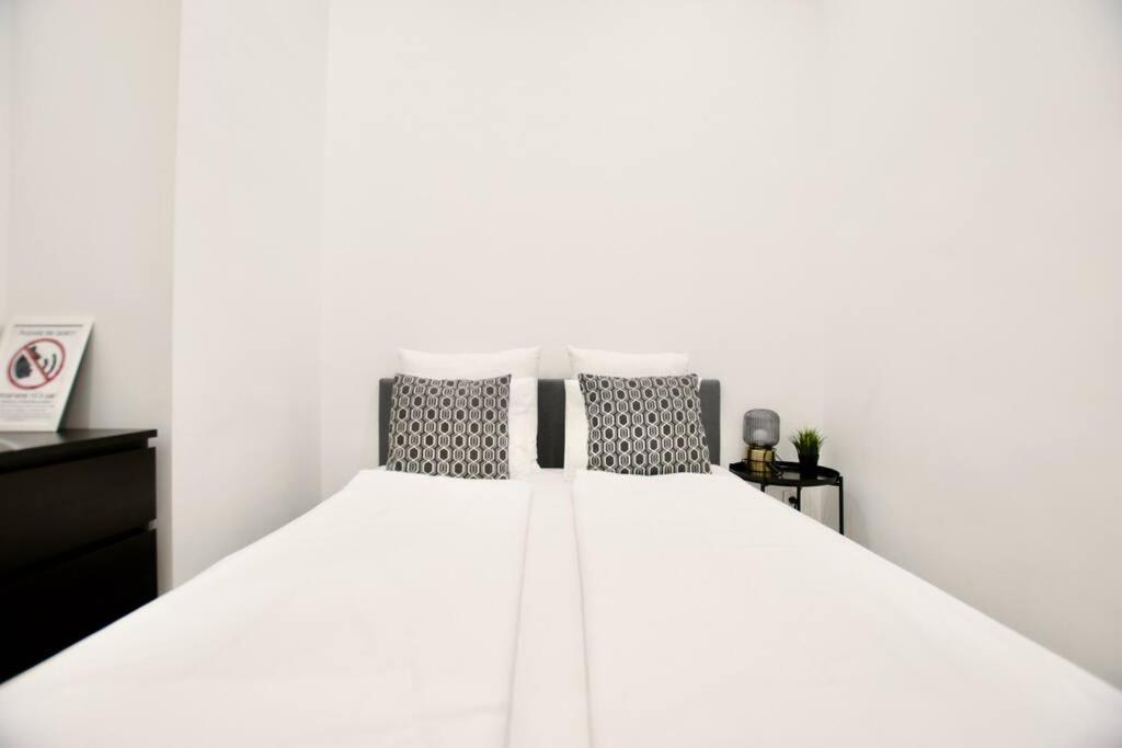 Standard Apartment By Hi5-St. King Mini Studio Budapeste Exterior foto